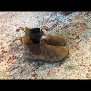 Brown blundstone boots